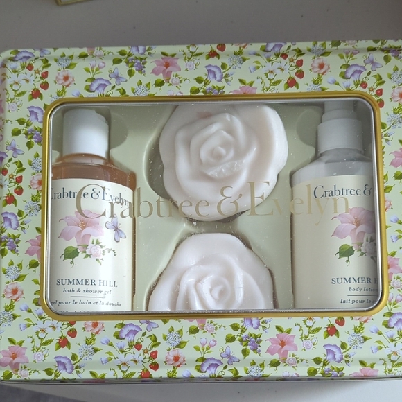 Crabtree & Evelyn Other - Crabtree & Evelyn White Bath Soak & Bubbles Gift Set